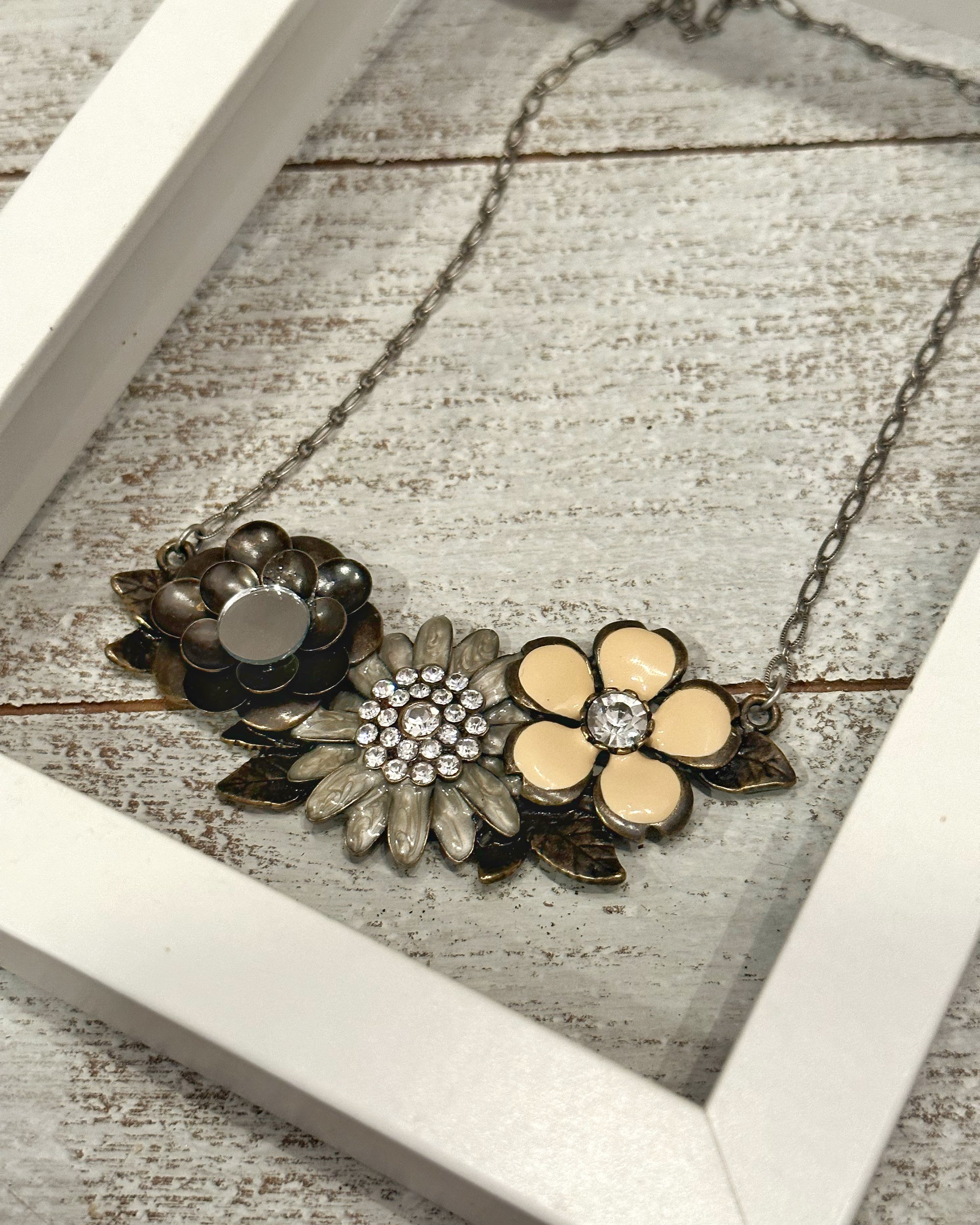 Rustic Triple Flower Mirror Necklace